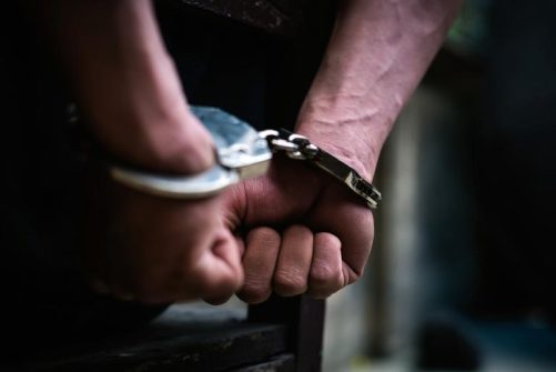 بالدارالبيضاء توقيف عشريني بتهمة العنف والتشهير والتحريض على الكراهية