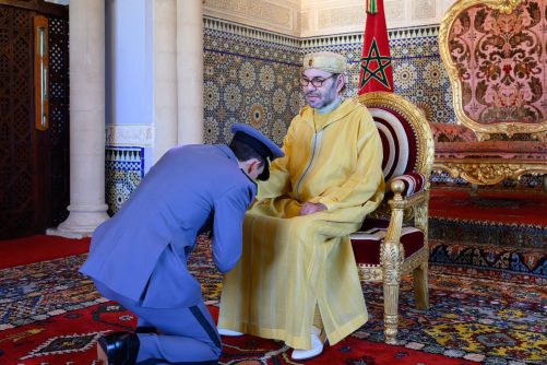 جلالة الملك يعين ولي العهد الأمير مولاي الحسن منسقا لمكاتب ومصالح القيادة العامة للقوات المسلحة الملكية.