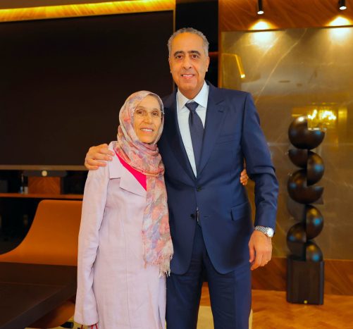 في مشهد نبيل،حموشي يستقبل مدرسته السابقة بفاس