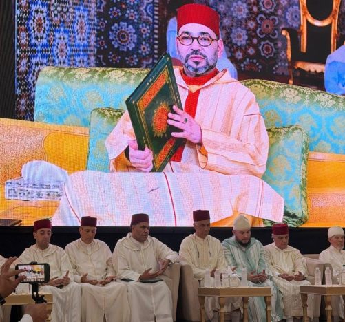 مبعوث الملك محمد السادس يلتقي الشيخ معاذ القادري بودشيش ويسلمه هبة ملكية بزاوية مداغ